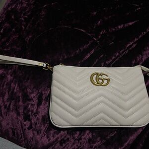 Elegant gucci Cream Quilted wrislet